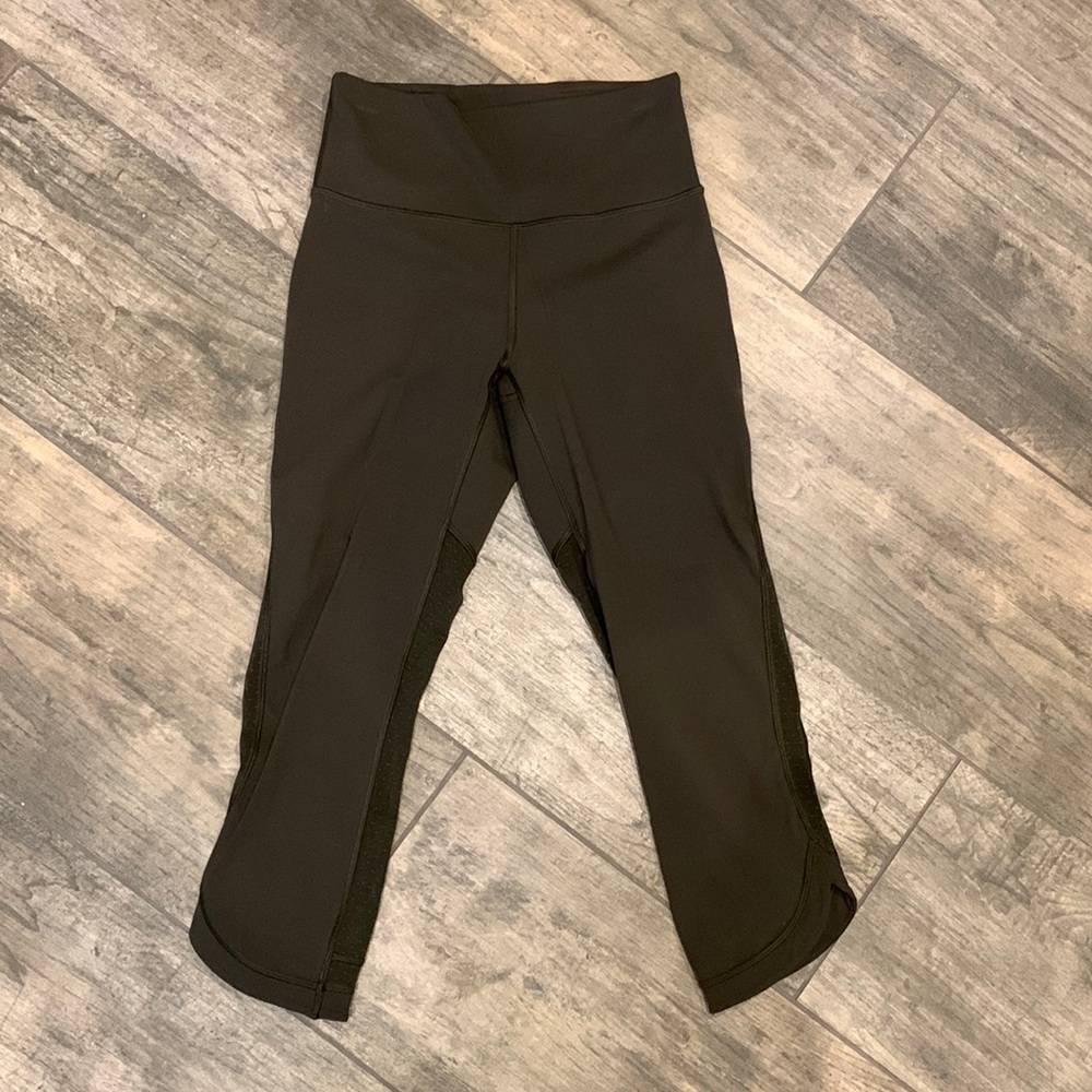 Lululemon revitalize crop 21”, Dark Olive